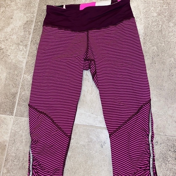 Run For Your Life Crop Hyper Stripe Raspberry Glo Light - Picture 2 of 8